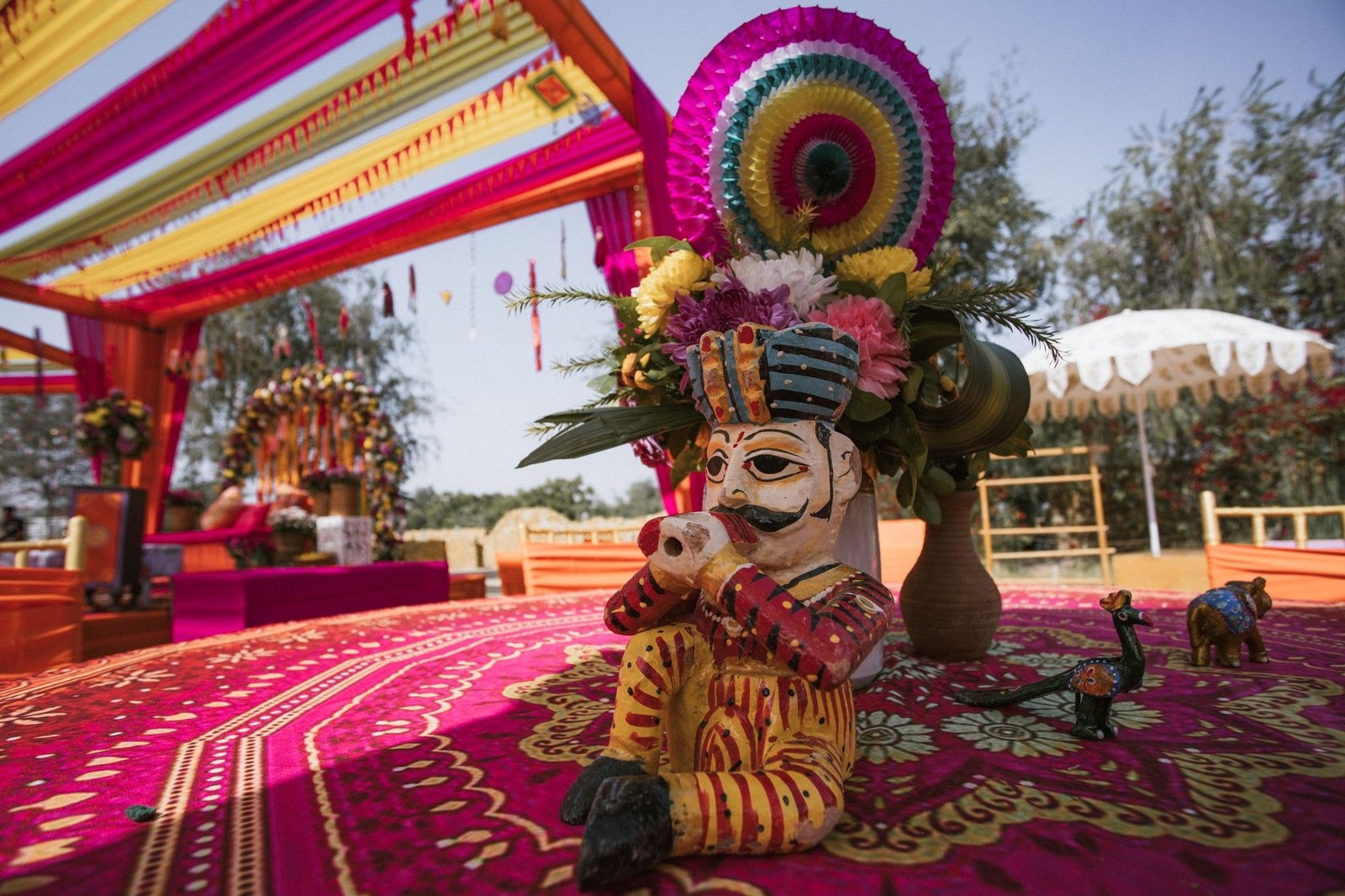 Colour and pattern for a joyful daytime gathering